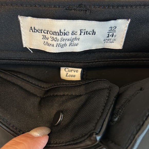 Abercrombie & Fitch Curve Love 90’s Straight Faux Leather Pants - Picture 10 of 11